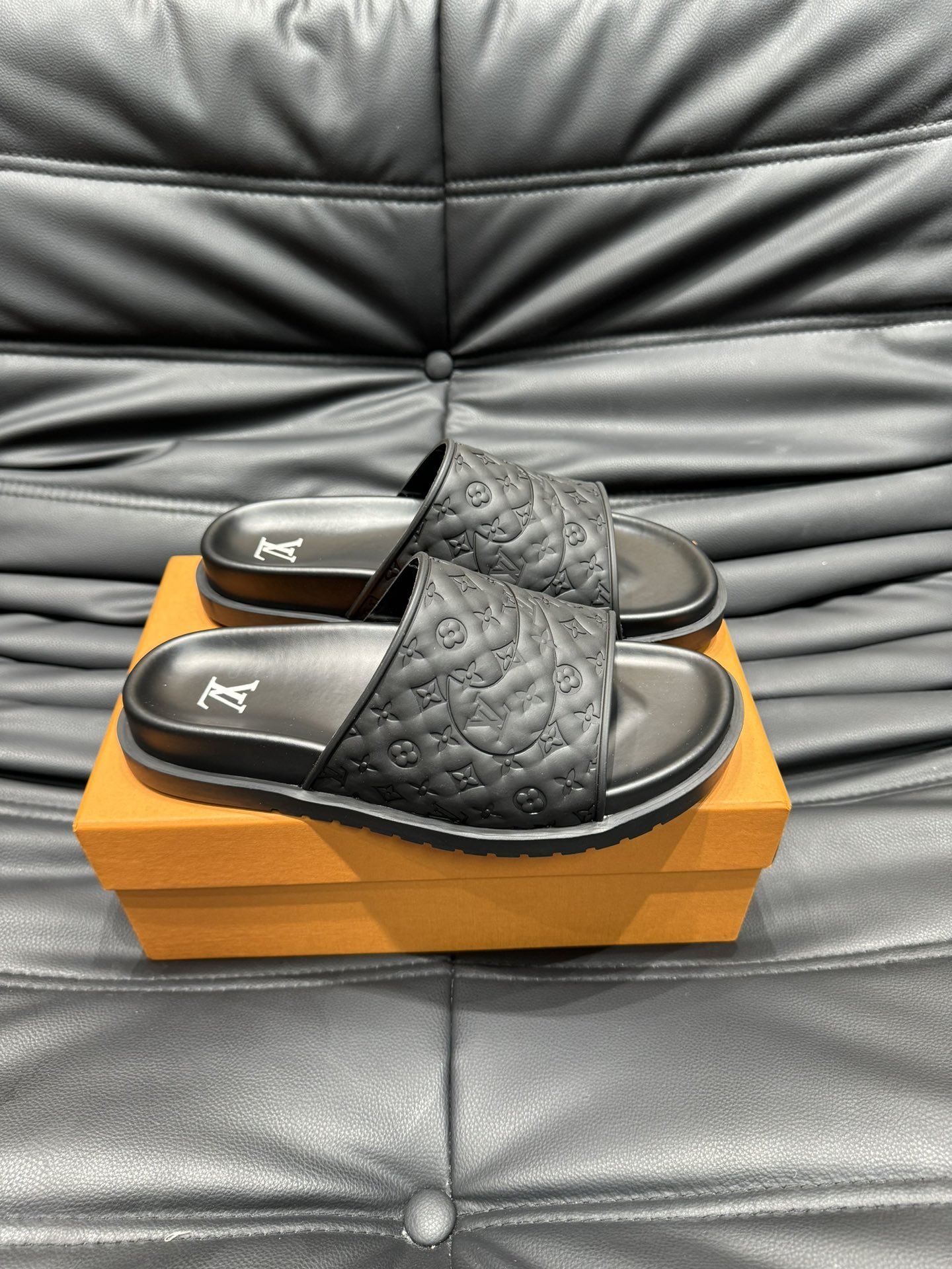 Louis Vuitton Slippers